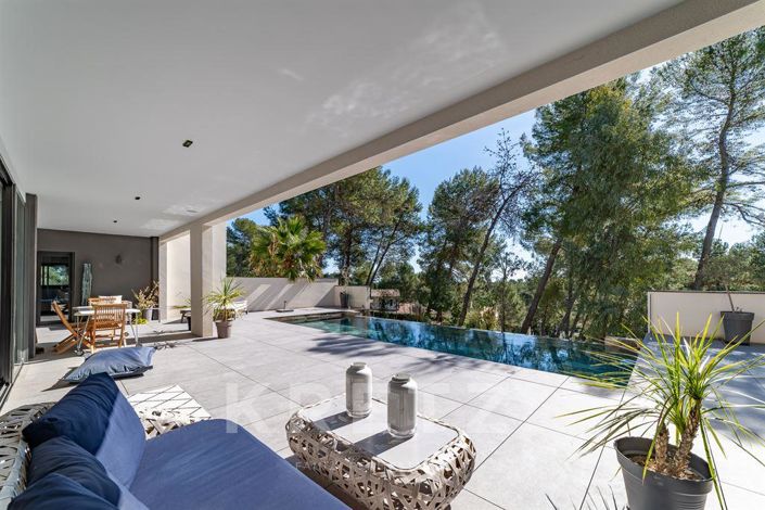 Image No.1-5 Bed House for sale