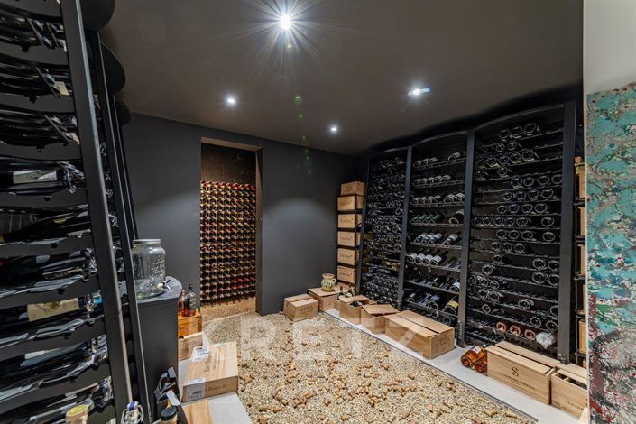 Image No.11-5 Bed House for sale