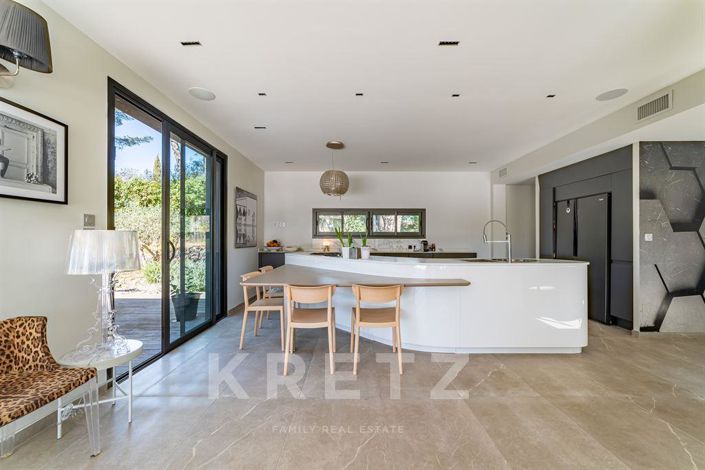 Image No.5-5 Bed House for sale