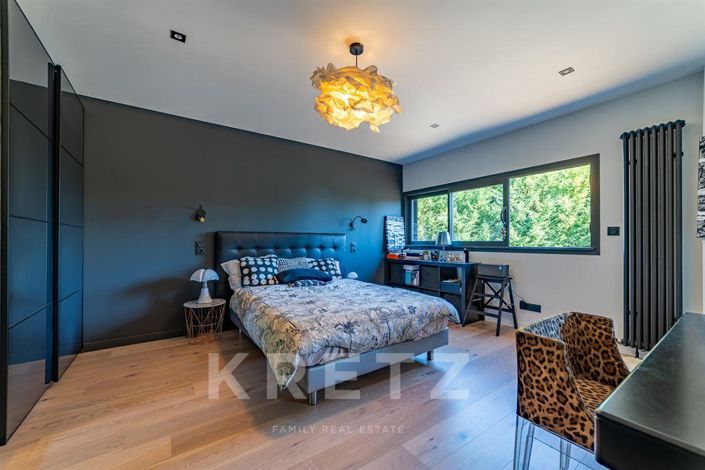 Image No.7-5 Bed House for sale