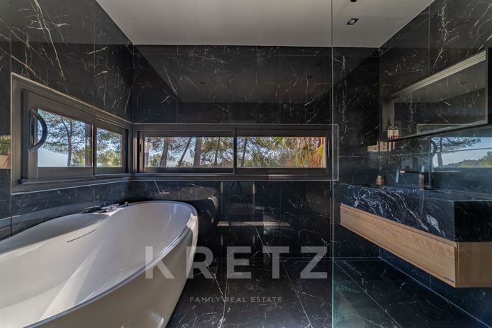 Image No.9-5 Bed House for sale