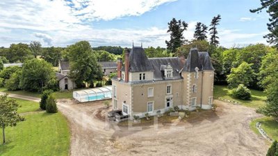 1 - Langeais, Property