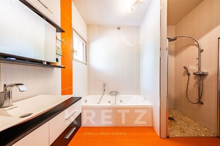 Image No.13-7 Bed House for sale