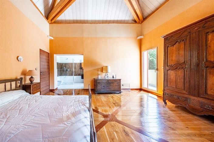 Image No.8-7 Bed House for sale