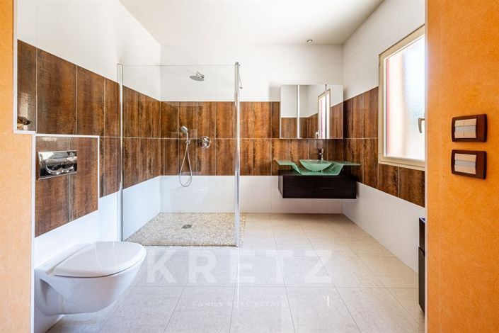 Image No.9-7 Bed House for sale