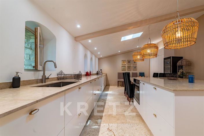 Image No.10-10 Bed House for sale