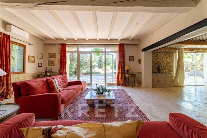 Image No.18-10 Bed House for sale