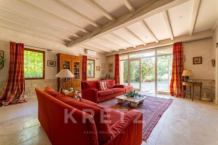 Image No.6-10 Bed House for sale