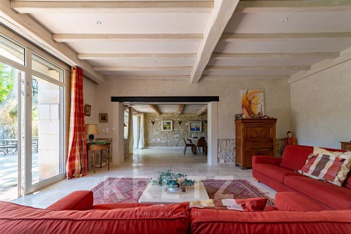 Image No.7-10 Bed House for sale