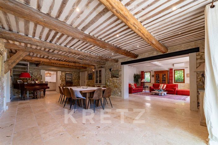 Image No.8-10 Bed House for sale