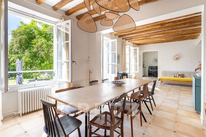 Image No.24-7 Bed House for sale