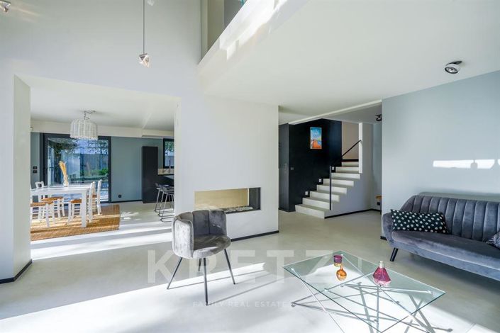 Image No.2-5 Bed House for sale