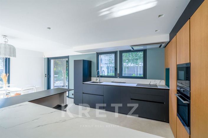 Image No.3-5 Bed House for sale