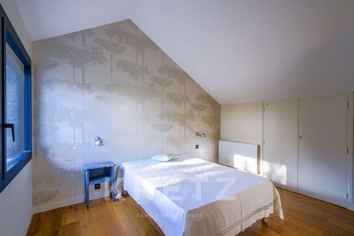 Image No.6-5 Bed House for sale