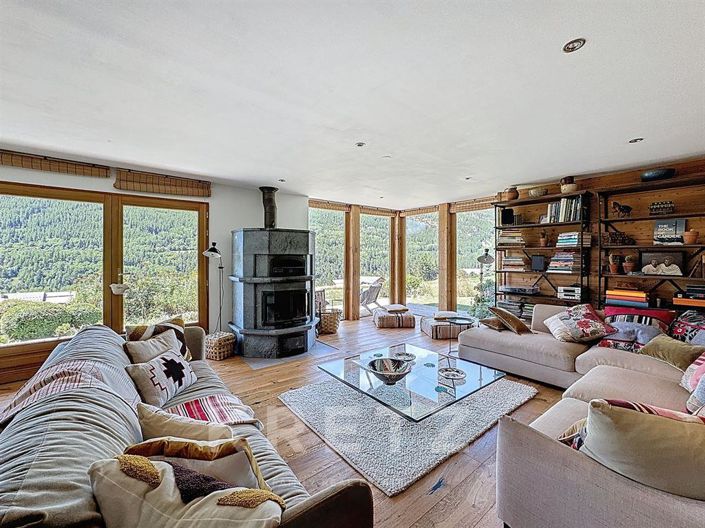 Image No.5-6 Bed House for sale