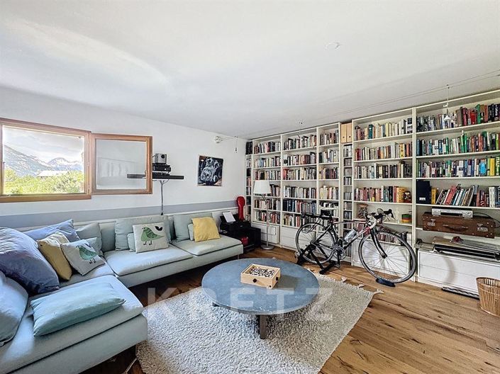 Image No.6-6 Bed House for sale