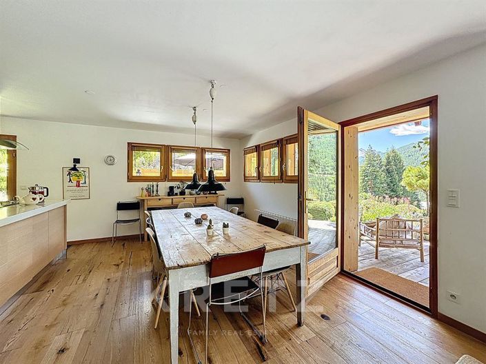 Image No.8-6 Bed House for sale