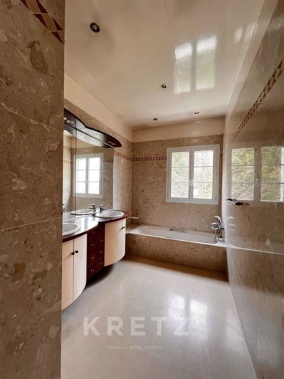 Image No.11-5 Bed House for sale