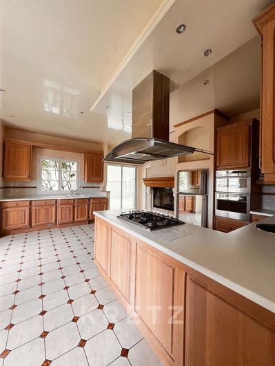 Image No.7-5 Bed House for sale