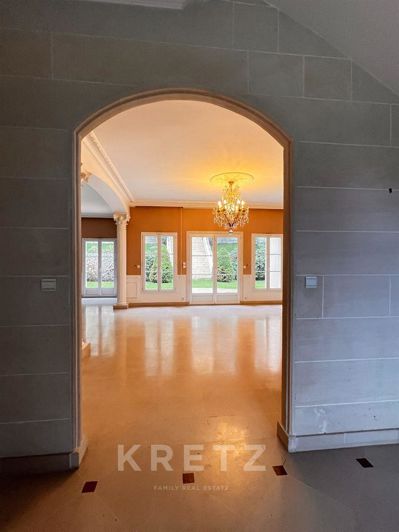 Image No.8-5 Bed House for sale