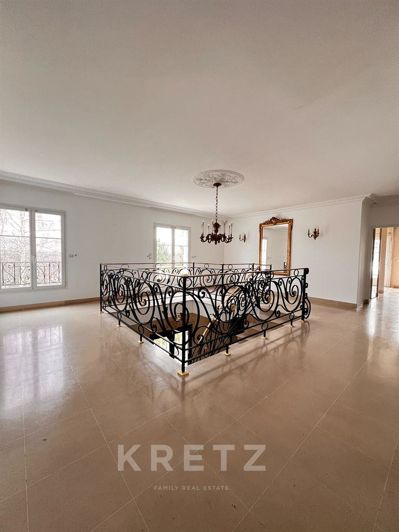 Image No.9-5 Bed House for sale