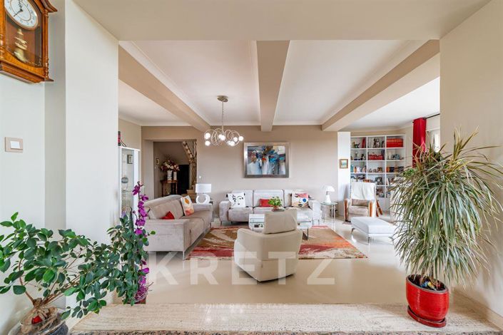 Image No.8-4 Bed House for sale