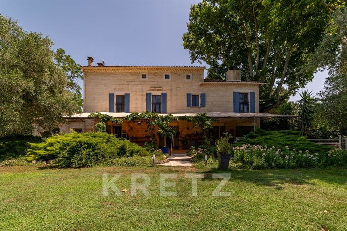 Image No.1-6 Bed Property for sale