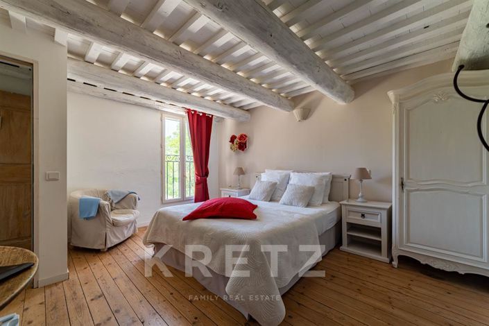 Image No.11-6 Bed Property for sale