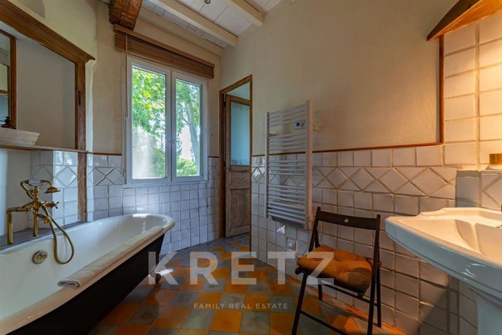 Image No.13-6 Bed Property for sale