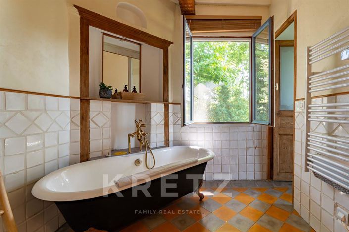 Image No.14-6 Bed Property for sale