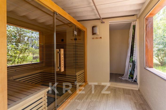 Image No.15-6 Bed Property for sale