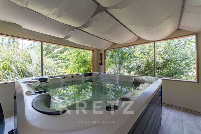 Image No.16-6 Bed Property for sale