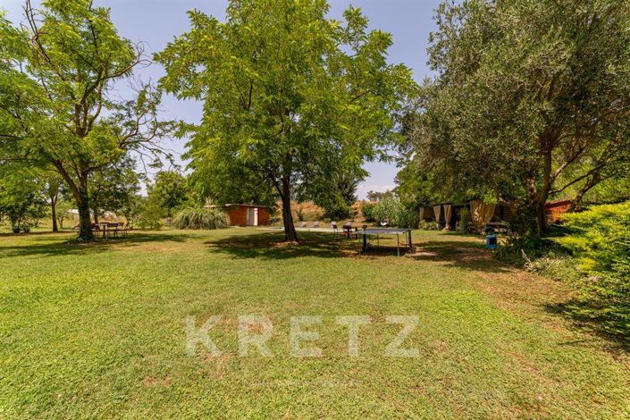 Image No.18-6 Bed Property for sale