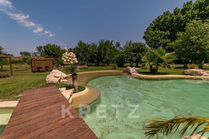 Image No.2-6 Bed Property for sale