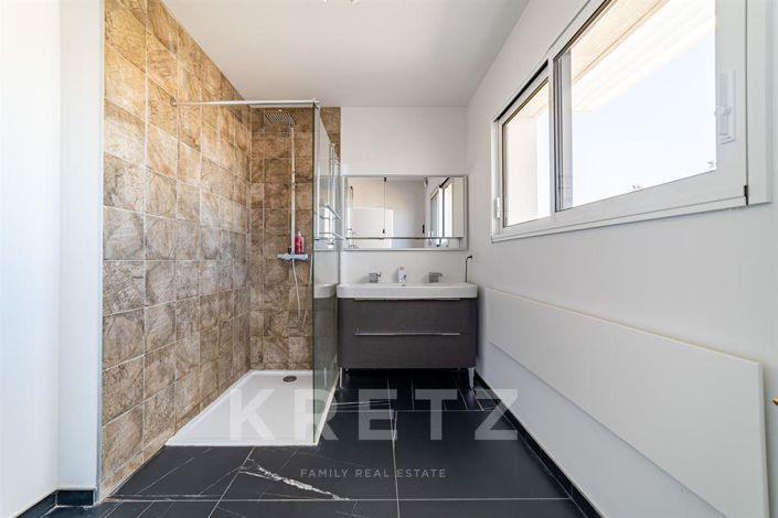 Image No.9-3 Bed Apartment for sale