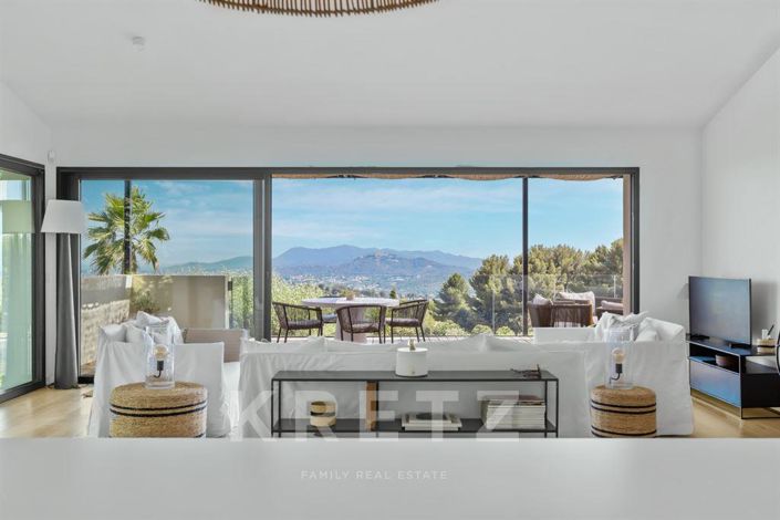 Image No.1-4 Bed House for sale