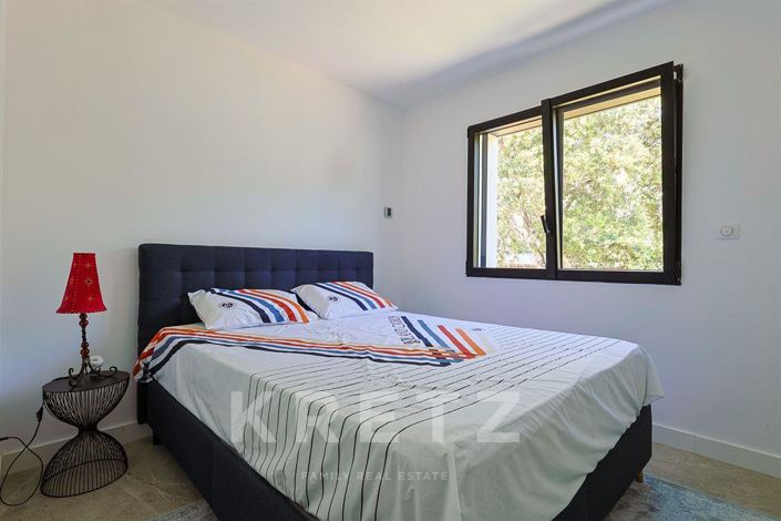 Image No.10-4 Bed House for sale