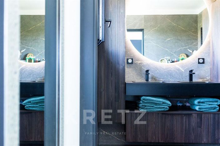 Image No.9-4 Bed House for sale