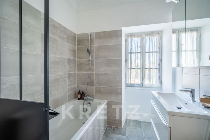 Image No.16-10 Bed House for sale