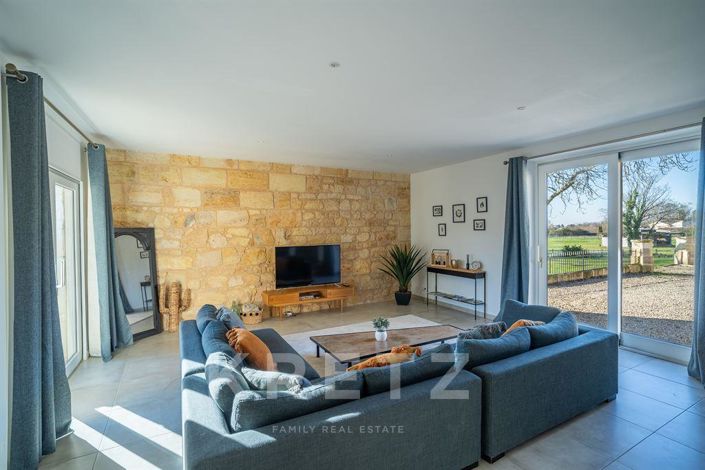 Image No.17-10 Bed House for sale