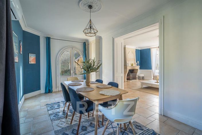 Image No.4-10 Bed House for sale