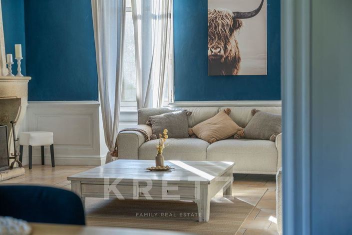 Image No.5-10 Bed House for sale