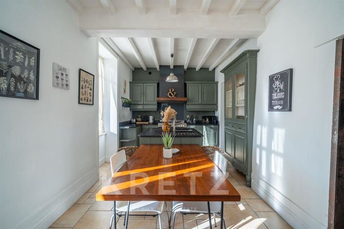 Image No.6-10 Bed House for sale