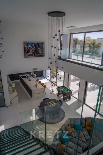 Image No.10-5 Bed Property for sale