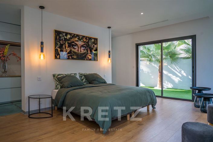 Image No.13-5 Bed Property for sale