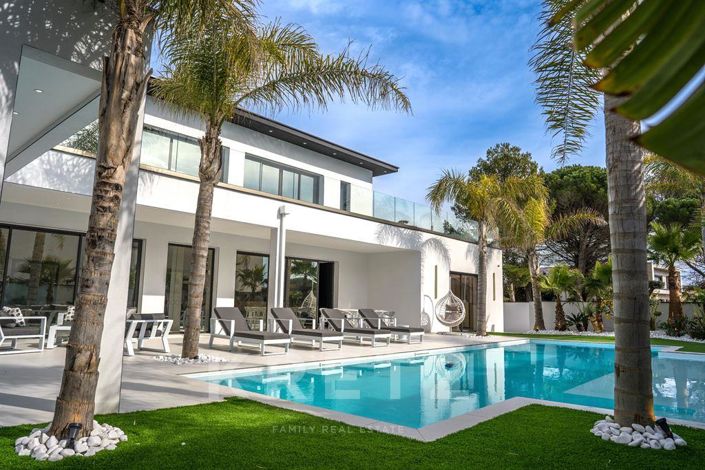 Image No.2-5 Bed Property for sale