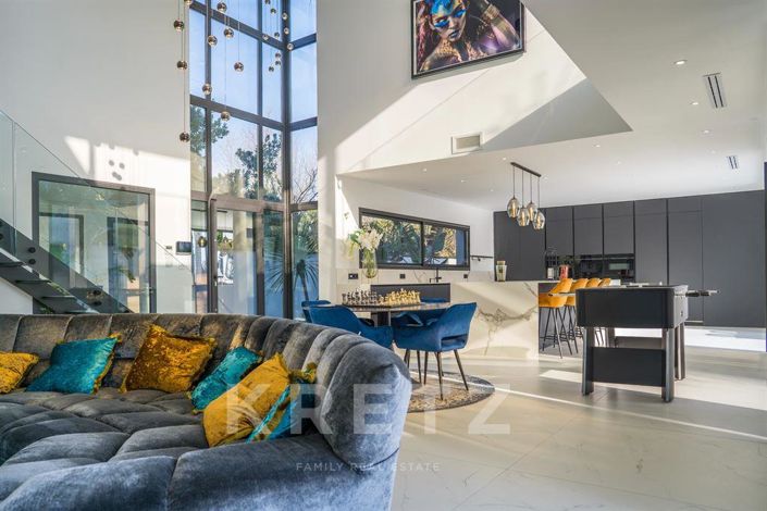 Image No.3-5 Bed Property for sale