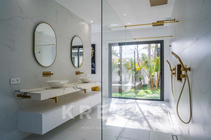 Image No.6-5 Bed Property for sale