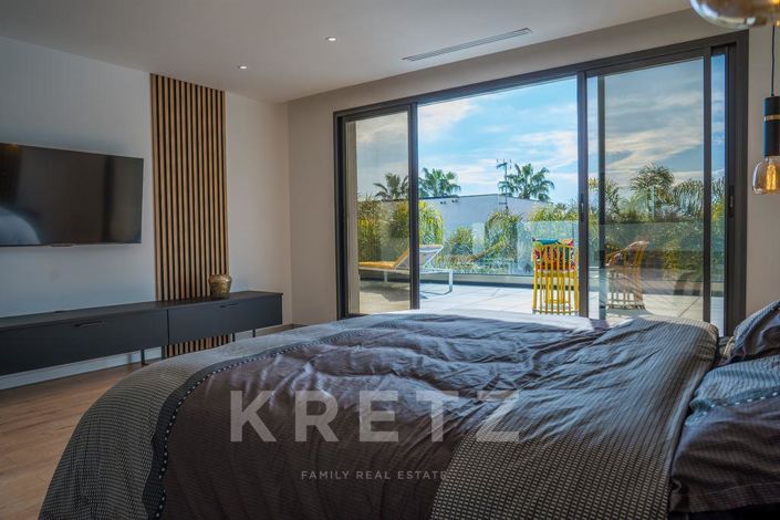 Image No.8-5 Bed Property for sale