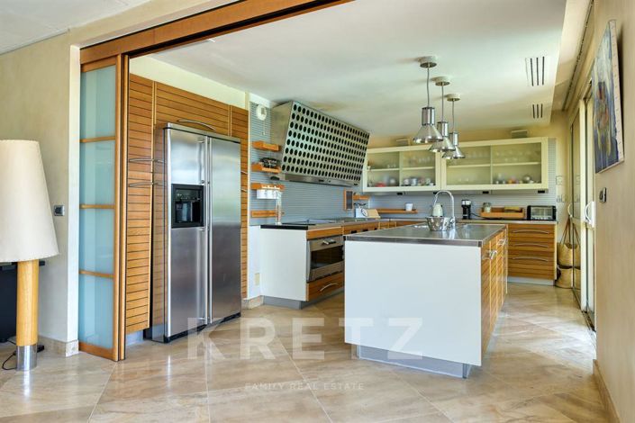 Image No.9-5 Bed House for sale